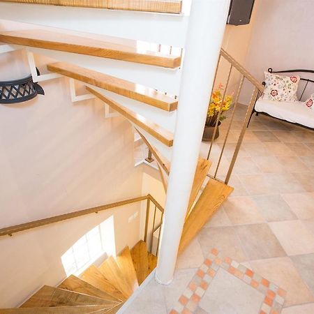 Holiday Home Smokovec Vrbnik Ngoại thất bức ảnh
