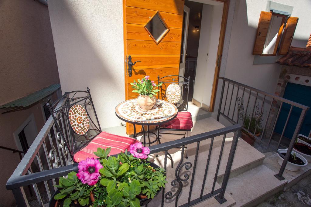 Holiday Home Smokovec Vrbnik Ngoại thất bức ảnh