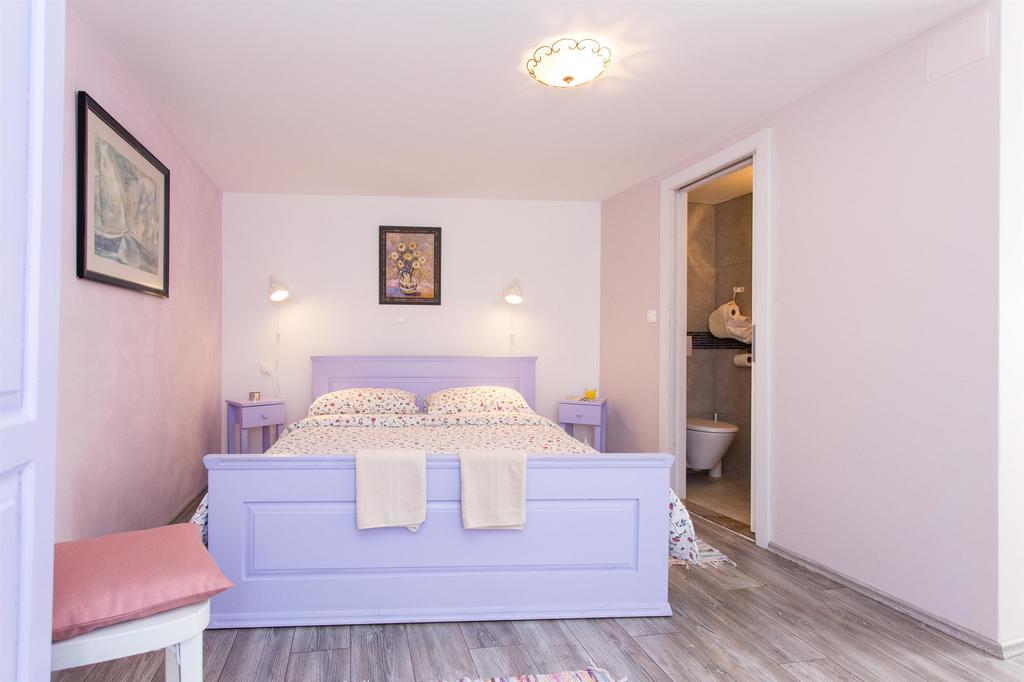 Holiday Home Smokovec Vrbnik Ngoại thất bức ảnh