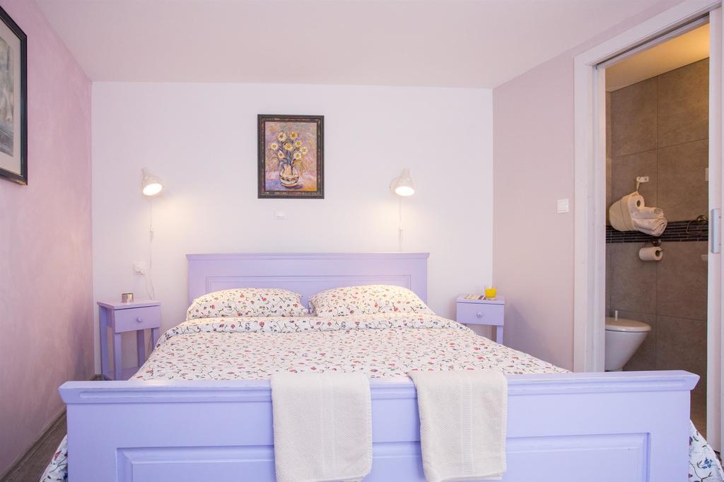 Holiday Home Smokovec Vrbnik Ngoại thất bức ảnh