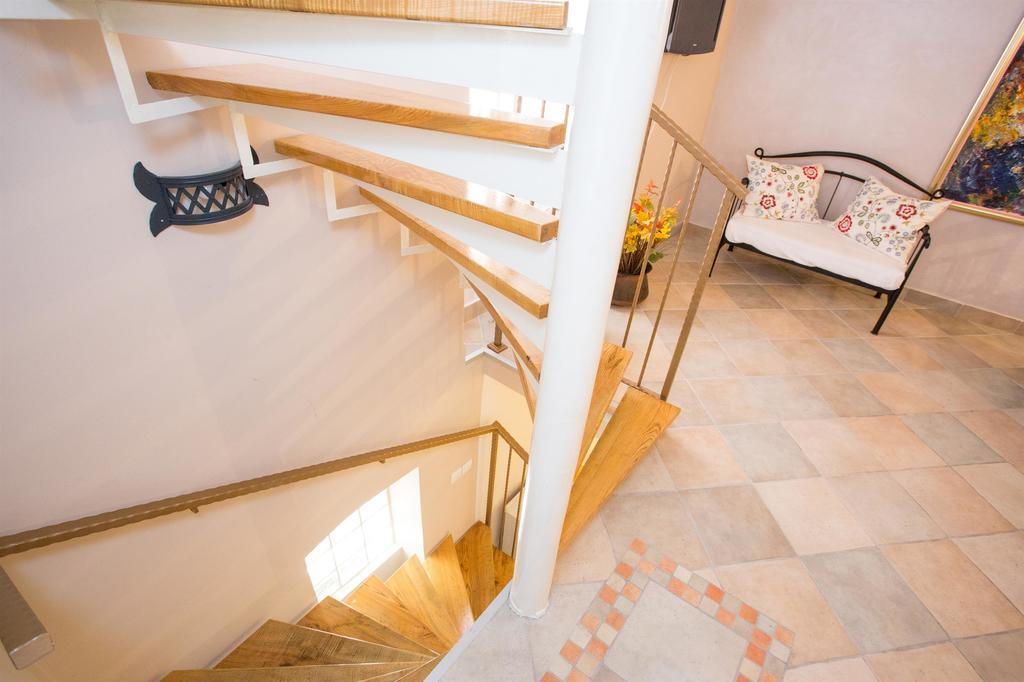 Holiday Home Smokovec Vrbnik Ngoại thất bức ảnh