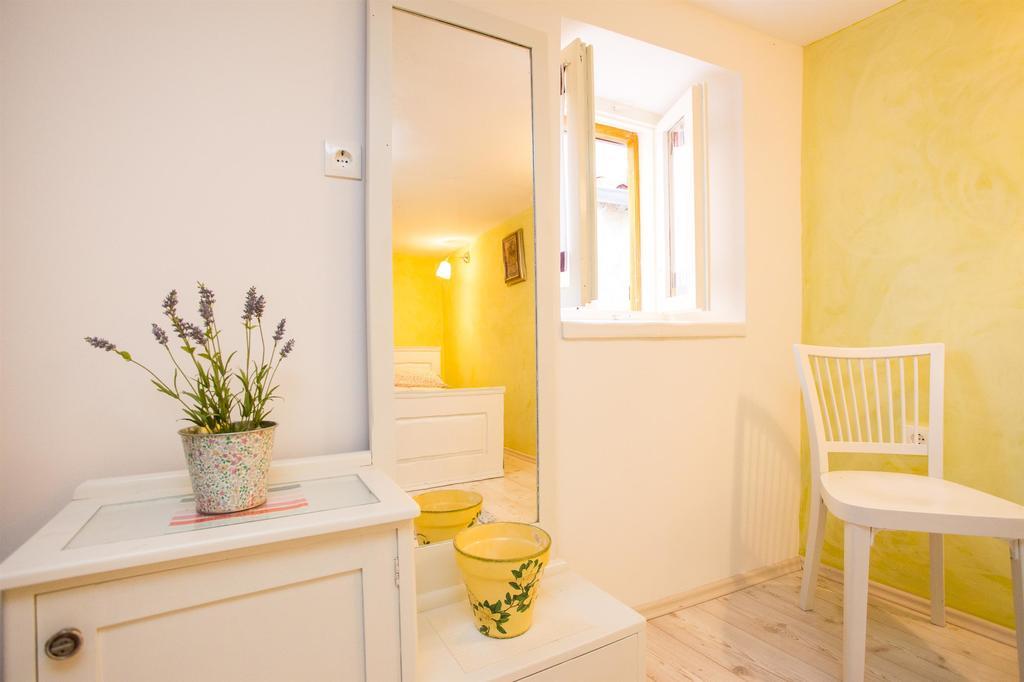 Holiday Home Smokovec Vrbnik Ngoại thất bức ảnh